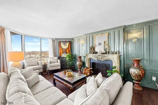 2005 Harmon Cove Tower, Secaucus Town, NJ 07094