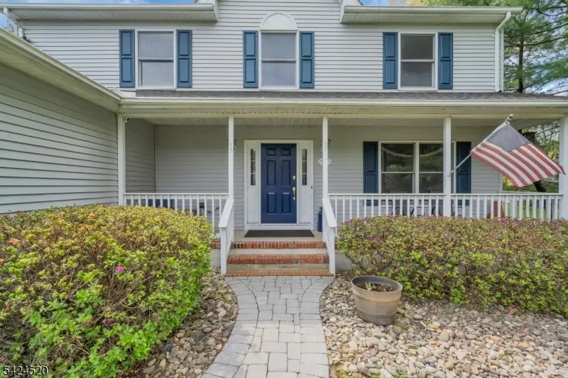 17 Revere St, Bradley Gardens, NJ 08807 - #3