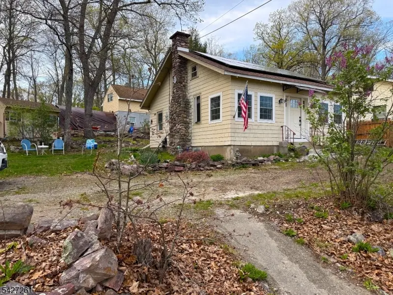 29 Lakeside Rd, Hewitt, NJ 07480 - #2