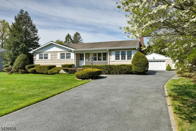 35 Payson Rd, Pequannock, NJ 07440 - #1