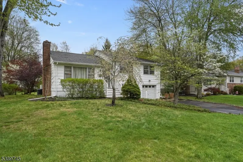 34 Berkshire Drive, Berkeley Heights, NJ 07922 - #1