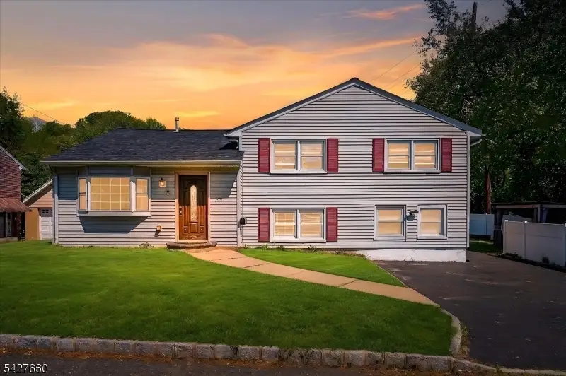 520 Oak St, Kenilworth, NJ 07033 - #1
