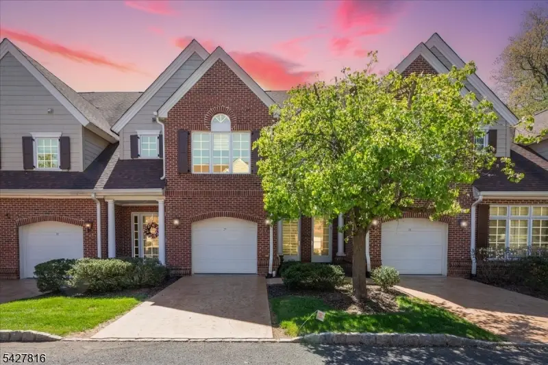29 Schmidt Cir, Watchung, NJ 07069 - #1