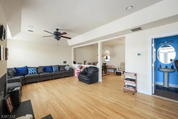 1427 Barnhardt Ln, Rahway City, NJ 07065