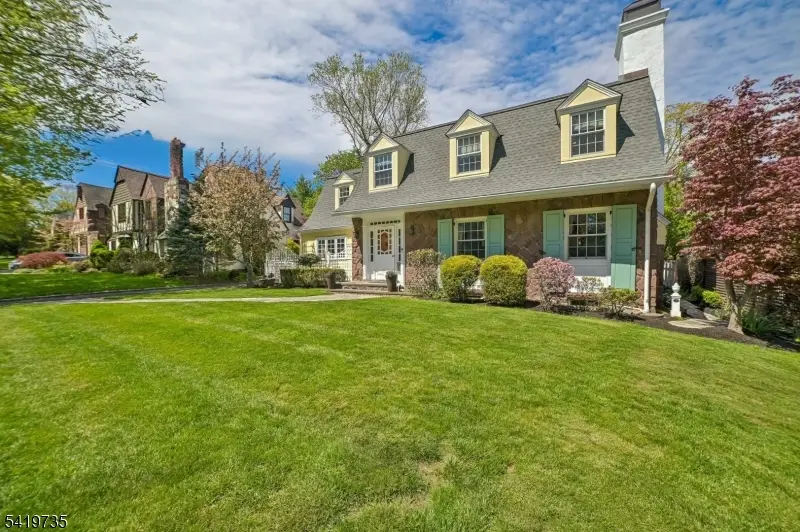 11 Hawthorne Road, Millburn, NJ 07078 - #3