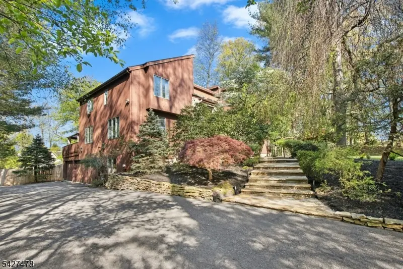 25 Ravenswood Ln, Scotch Plains, NJ 07076 - #2