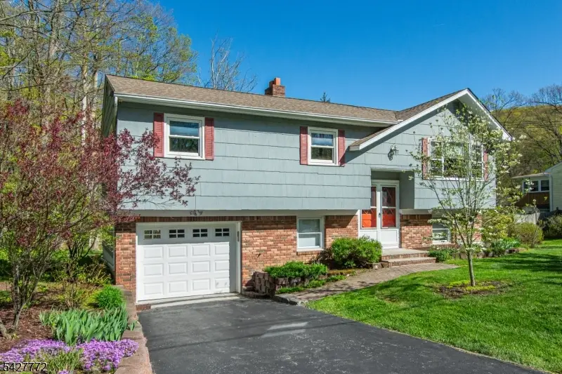 57 Lounsberry Hollow Rd, Vernon Valley, NJ 07461 - #1