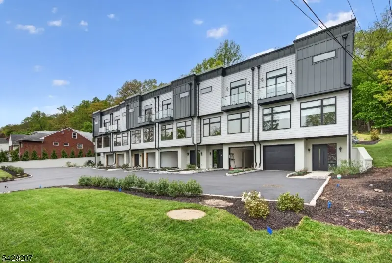 522 Valley Rd #2, Clifton, NJ 07013 - #3