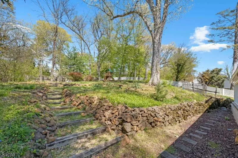 2637 Skytop Dr, Scotch Plains, NJ 07076 - #3