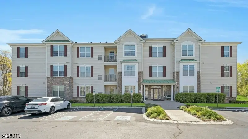 29 Azalea Dr, Old Bridge, NJ 08857 - #1
