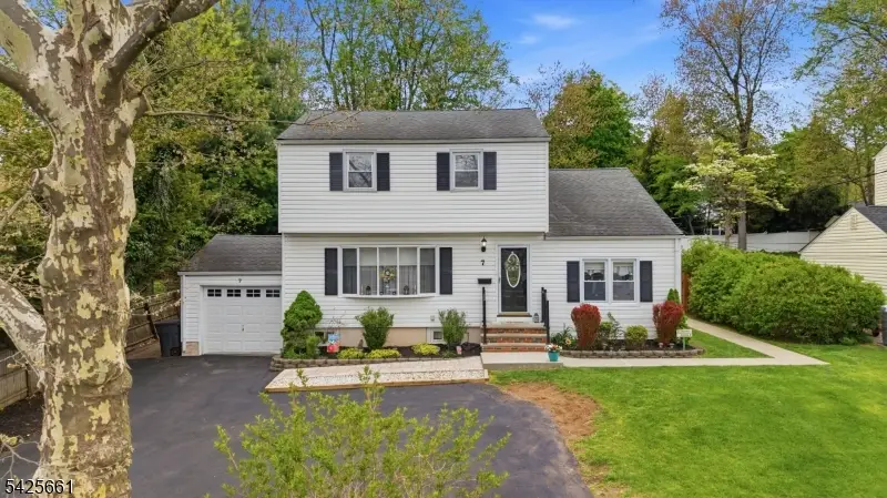 7 Spier Dr, Livingston, NJ 07039 - #1