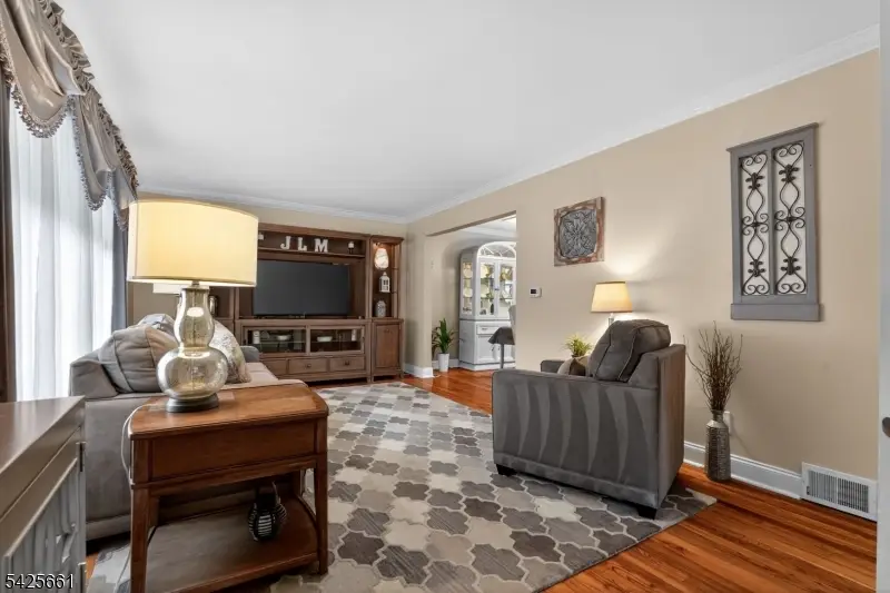 7 Spier Dr, Livingston, NJ 07039 - #3