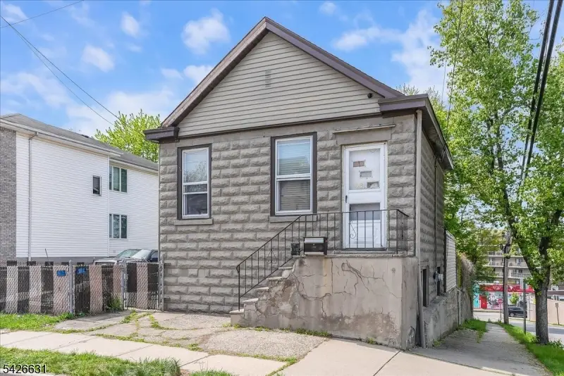 43 Maitland Pl, Garfield, NJ 07026 - #1