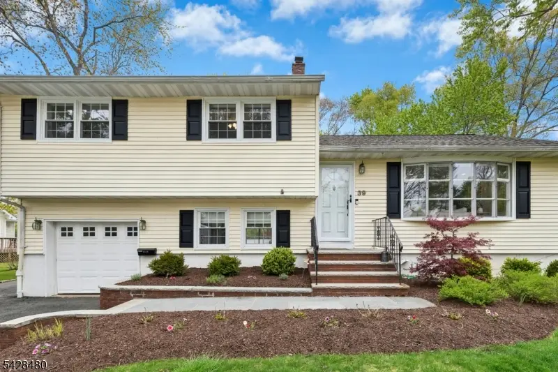 39 Surrey Ln, Berkeley Heights, NJ 07922 - #2