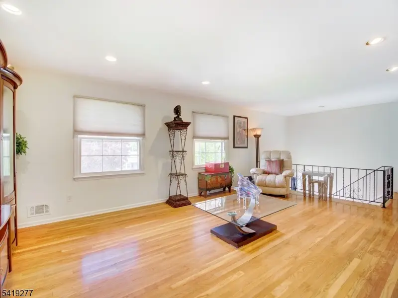 22 Cheshire Ter, West Orange, NJ 07052 - #3
