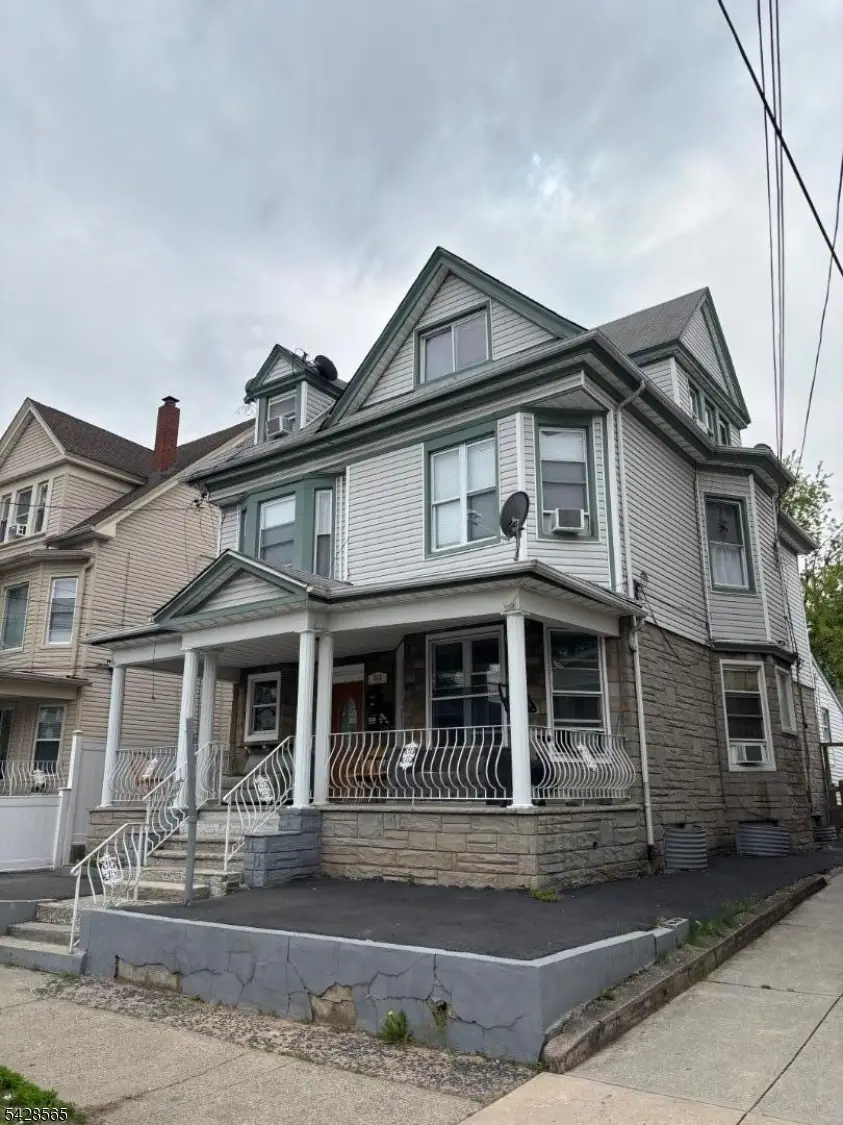618 E 26th St, Paterson, NJ 07504 - #3