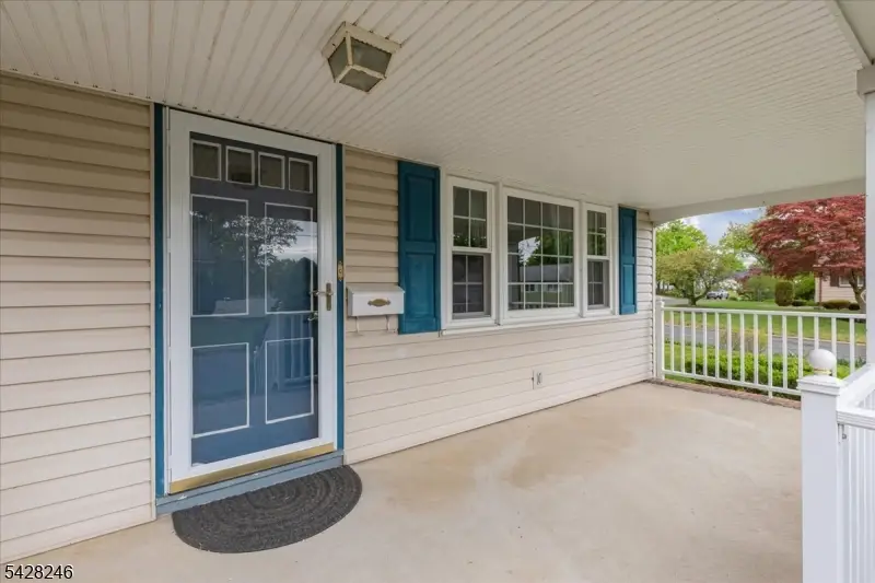 27 Fraley Dr, Franklin, NJ 08873 - #2