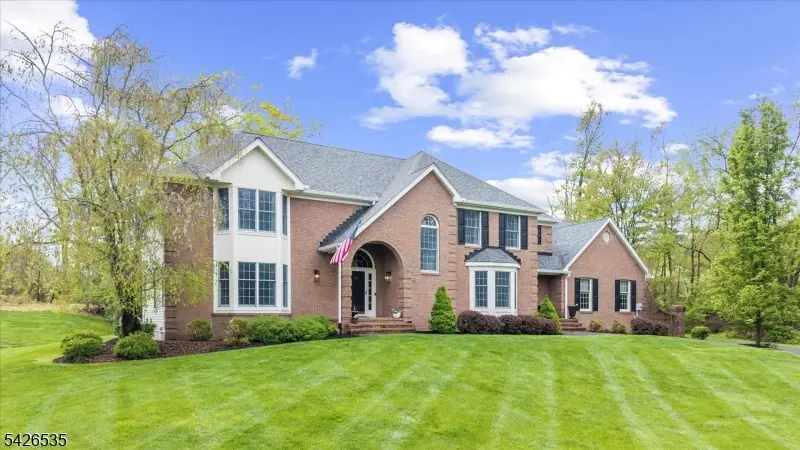 27 Shy Creek Rd, Pittstown, NJ 08867 - #2