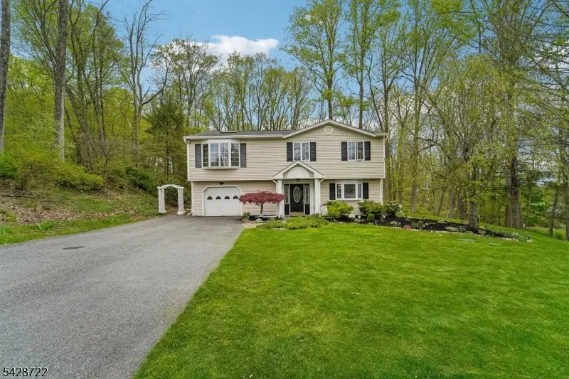 42 Scenic Dr, Green, NJ 07821 - #1