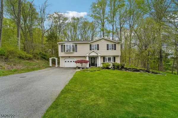 42 Scenic Dr, Green Twp., NJ 07821