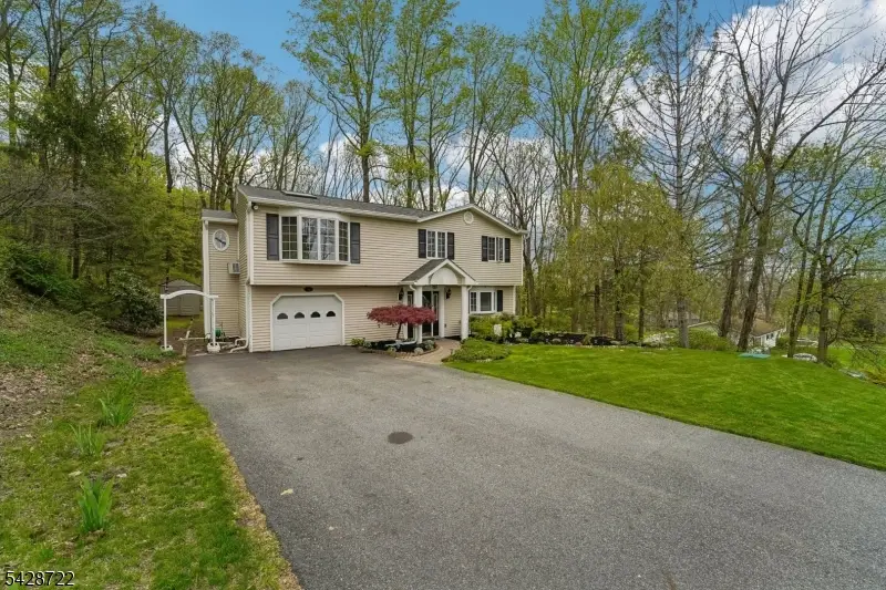 42 Scenic Dr, Green, NJ 07821 - #2