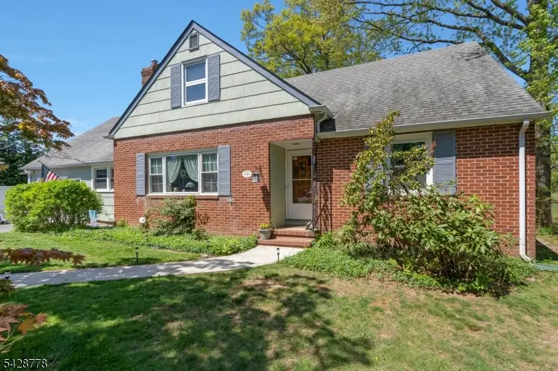 246 4th St, Dunellen, NJ 08812 - #3