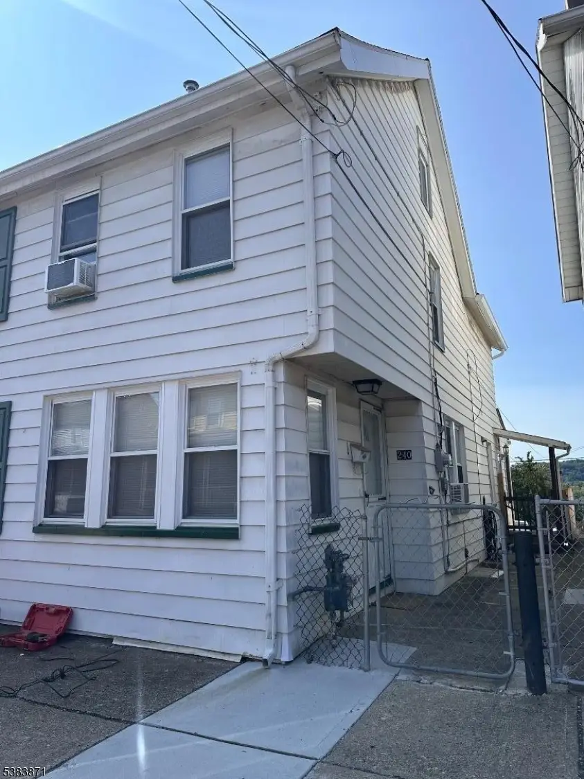 240 Chambers St, Phillipsburg, NJ 08865 - #1