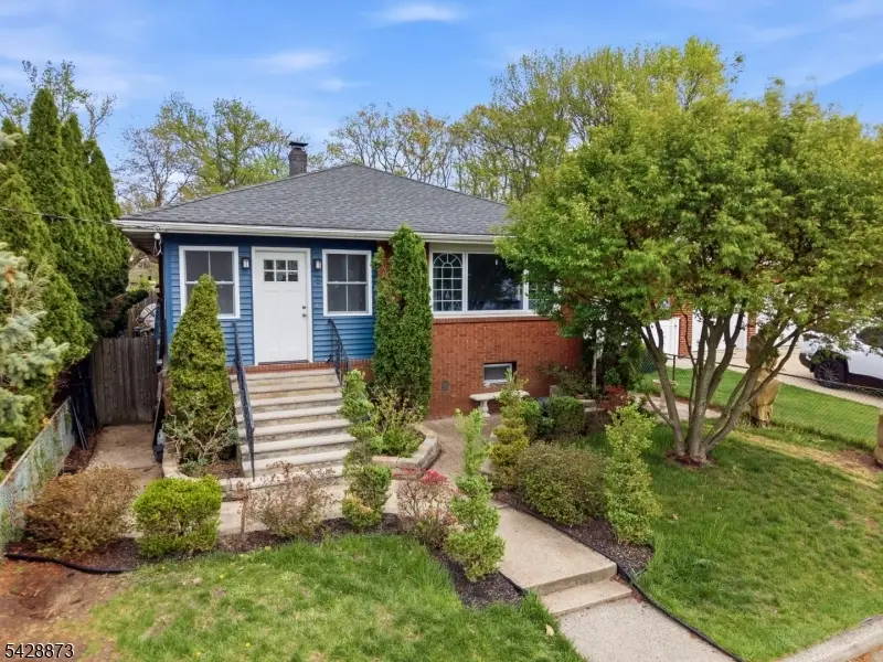 5 Rhode St, Sayreville, NJ 08872 - #1