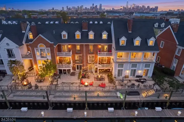 26 Half Moon Isle, Jersey City, NJ 07305