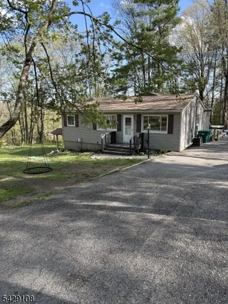 902 So Beach Tr, Crandon Lakes, NJ 07860 - #1
