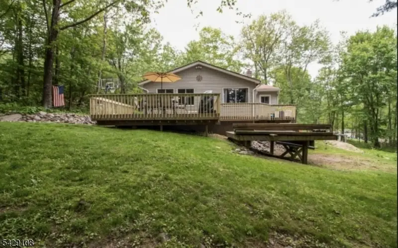 902 So Beach Tr, Crandon Lakes, NJ 07860 - #2