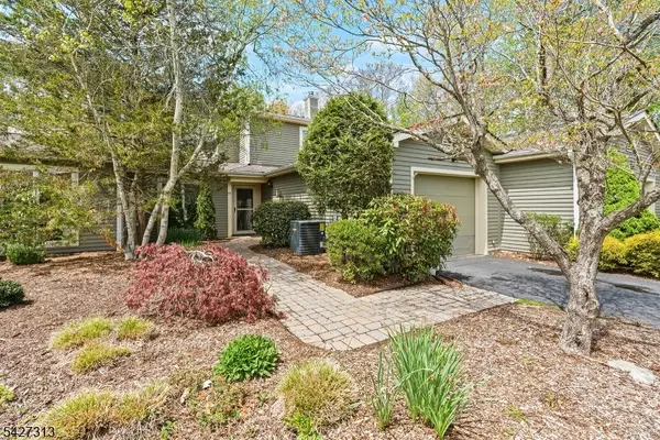 79 Old Fourth Dr, Jefferson Twp., NJ 07438