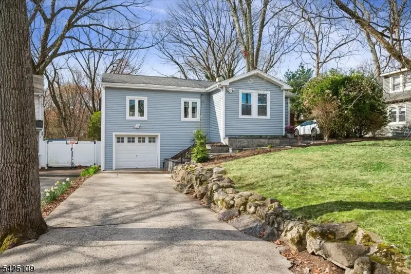 11 Oakdale Rd, Rainbow Lakes, NJ 07834 - #1