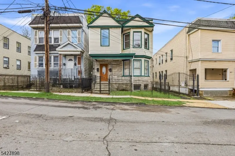 37 Tichenor Ter, Irvington, NJ 07111 - #1