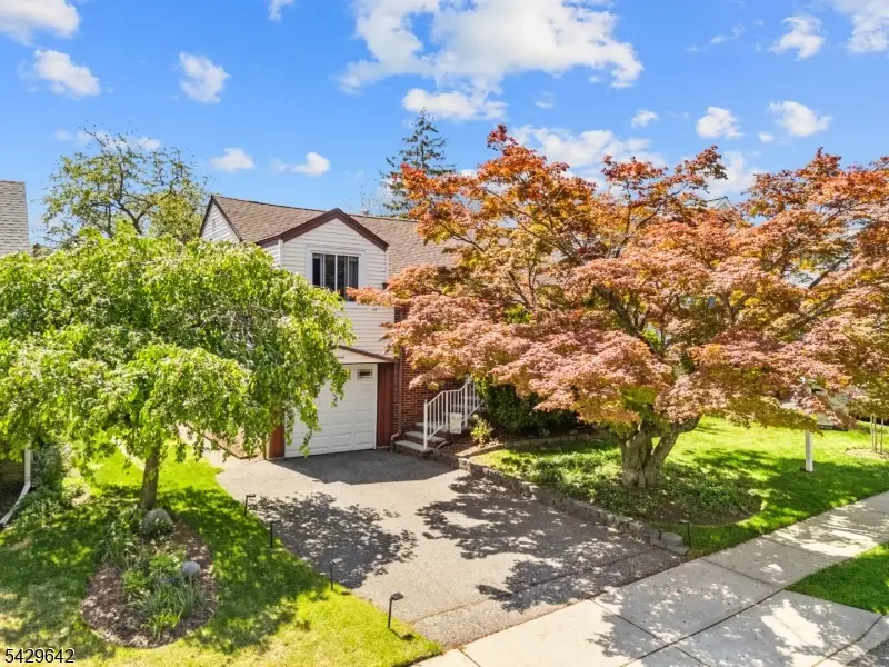 13 Lockwood Dr, Clifton, NJ 07013 - #1