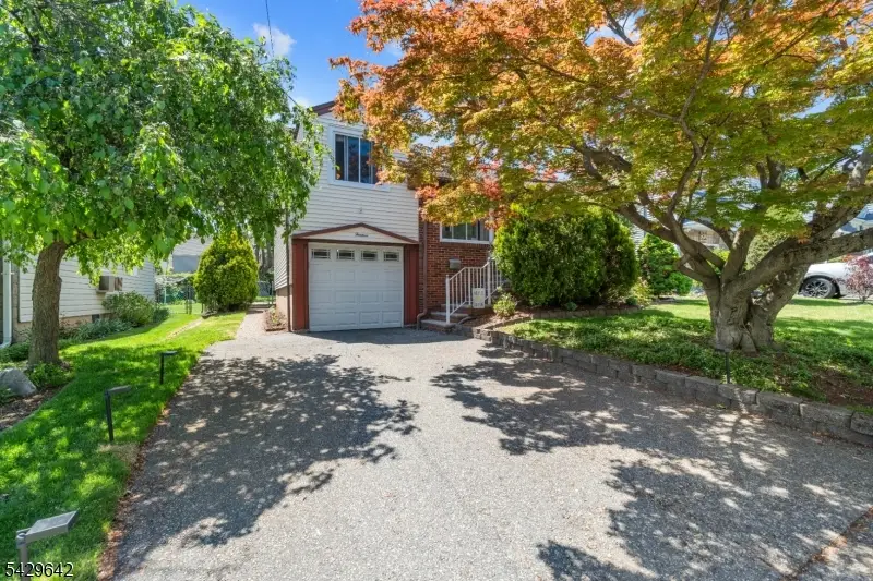 13 Lockwood Dr, Clifton, NJ 07013 - #2