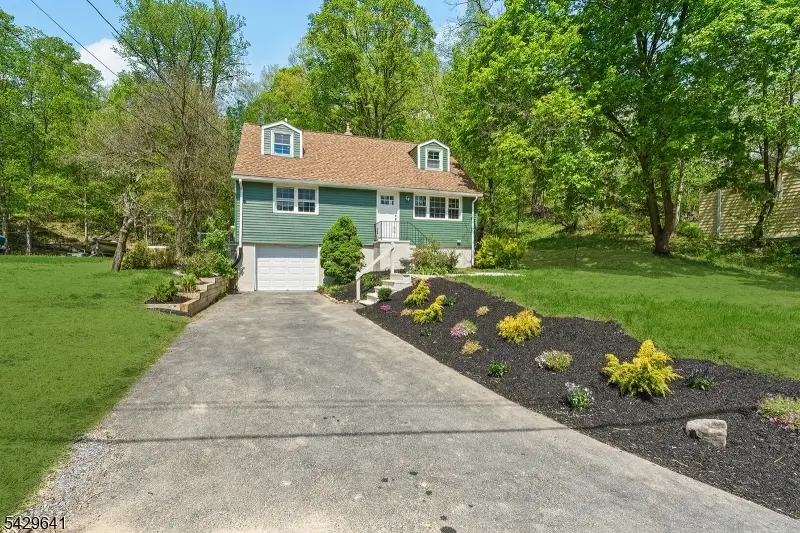 8 Andrea Dr, Vernon, NJ 07462 - #1