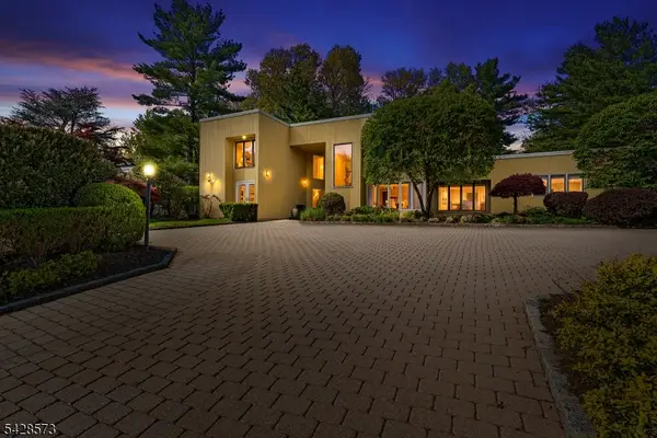 37 Hemlock Rd, Livingston Twp., NJ 07039