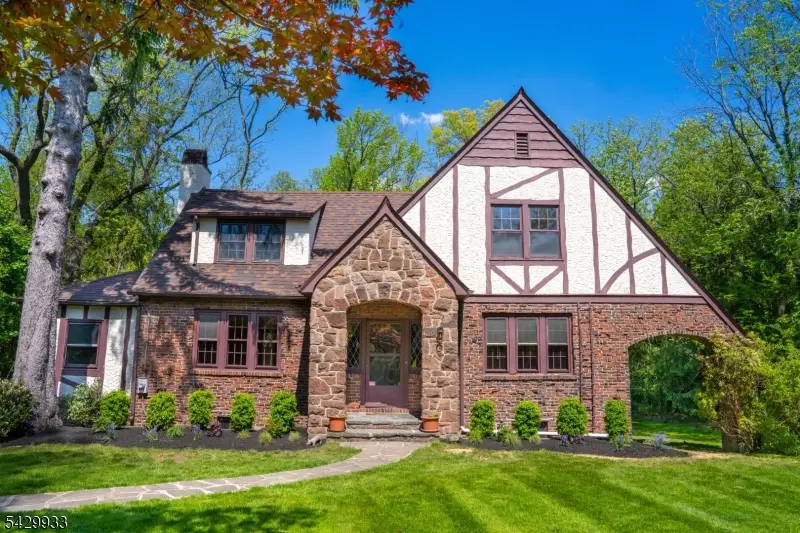 184 Old Short Hills Rd, Millburn, NJ 07078 - #2