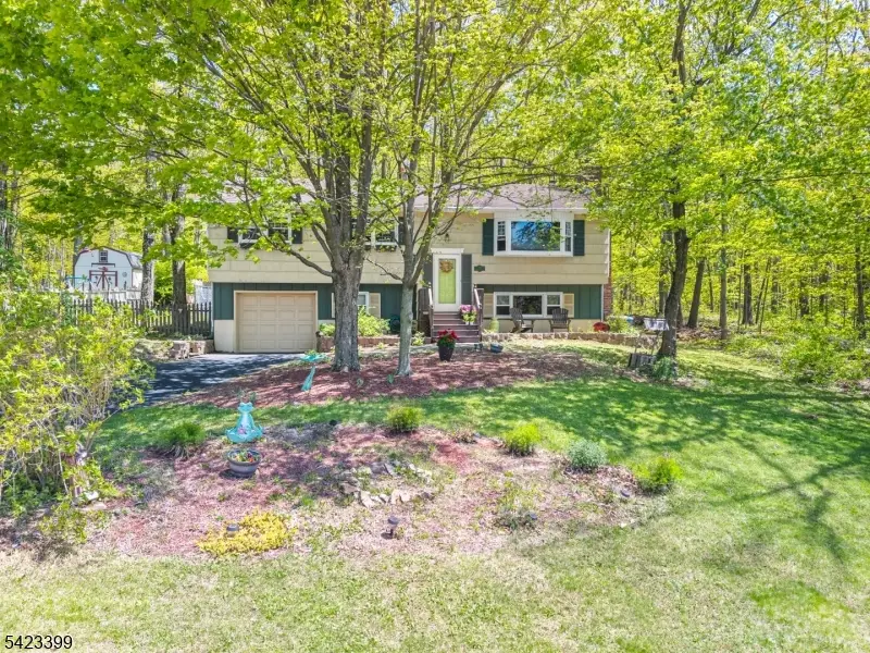 31 Lounsberry Hollow Rd, Vernon Valley, NJ 07462 - #1