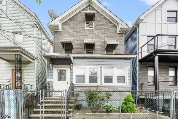 242 Franklin St, Elizabeth City, NJ 07206