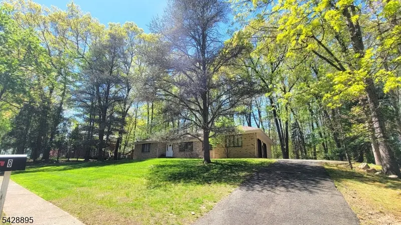 8 De Hart Rd, Parsippany Troy Hills, NJ 07054 - #3