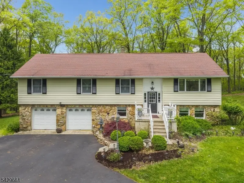 87 Buckhorn Dr, White, NJ 07823 - #1