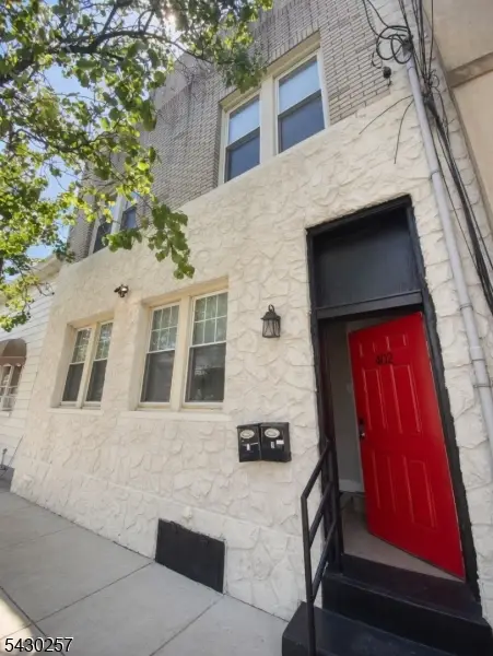 402 Cliff St, Fairview, NJ 07022 - #1