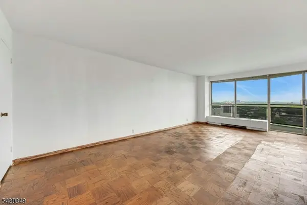 2077 Center Ave, Fort Lee Boro, NJ 07024