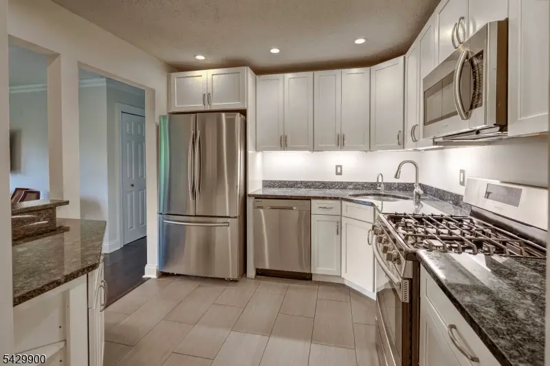142 Woodward Ln, Bernards, NJ 07920 - #3
