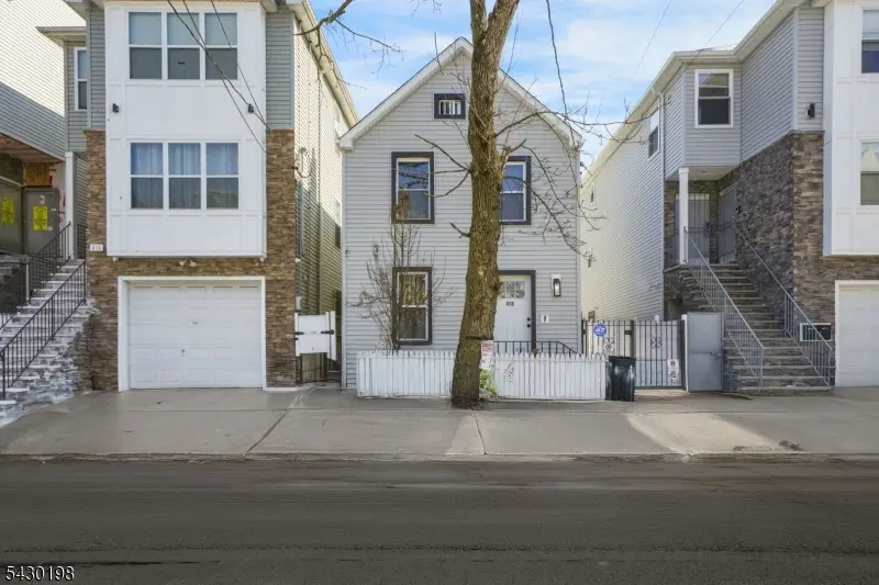 418 S 10th St, Newark, NJ 07103 - #2