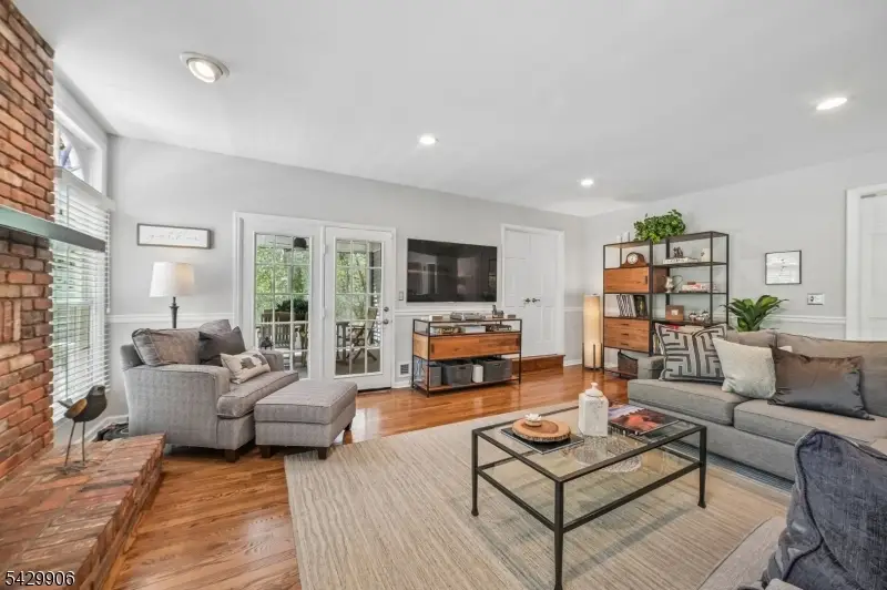 6 Windsor Ct, Clinton, NJ 08801 - #3