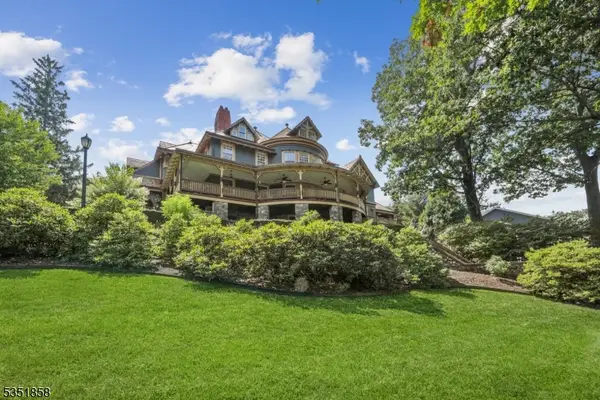 33 Edgemere Ave, Mount Arlington Boro, NJ 07856