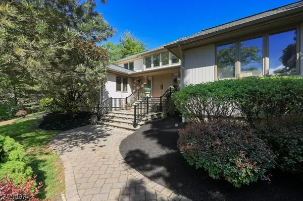 29 Deer Path Cir, Green Brook Twp., NJ 08812